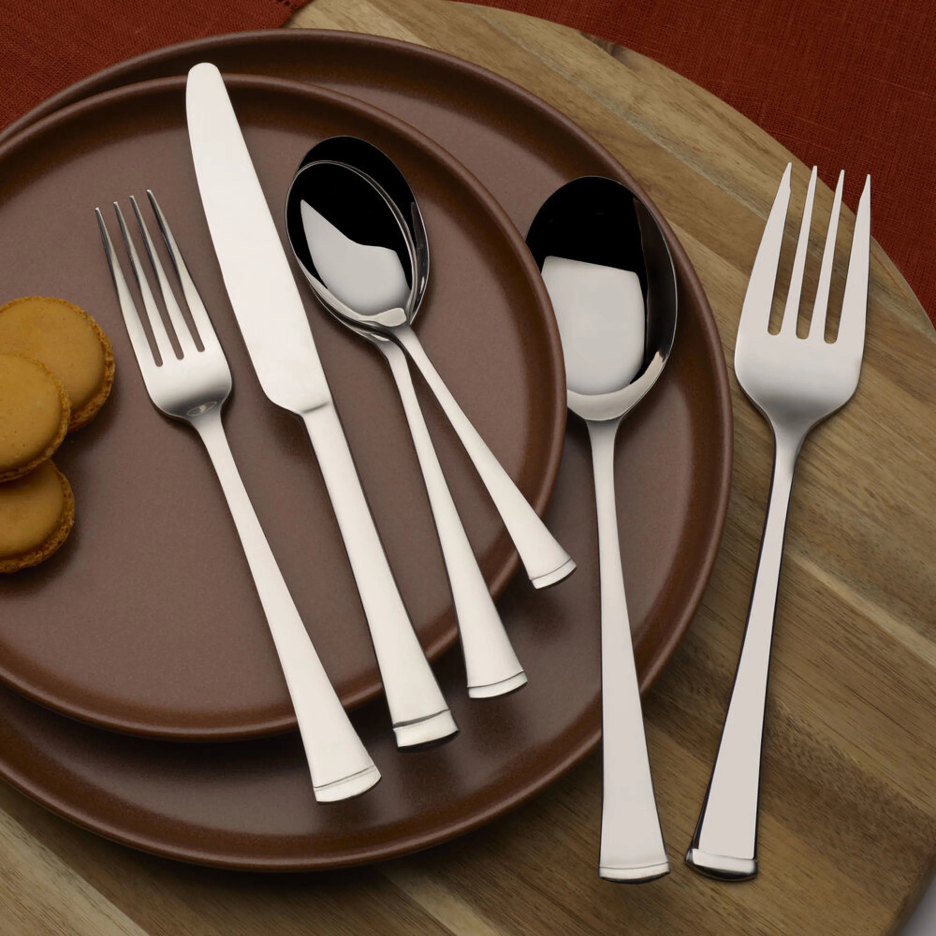 18-Piece Flatware Set, Service for 8 Q583366