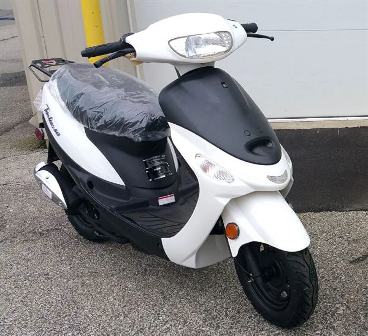White TAOTAO ATM50-A1 50cc Moped Scooter with 10" Wheels, Key and Kick Start! Rear Trunk