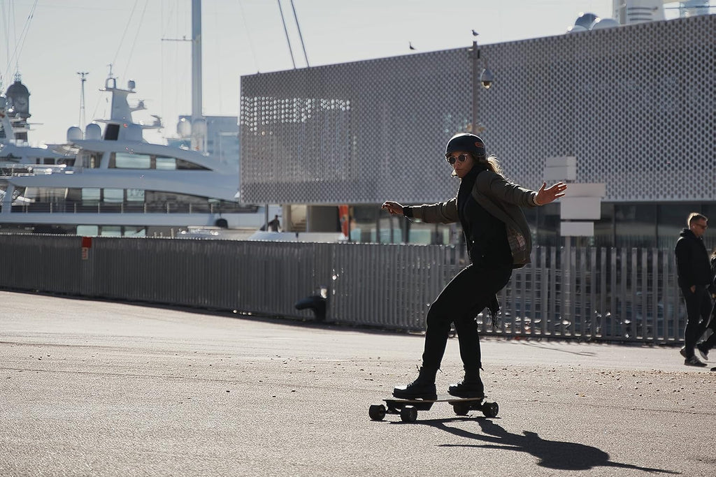 Electric Skateboard with Helmet O692722