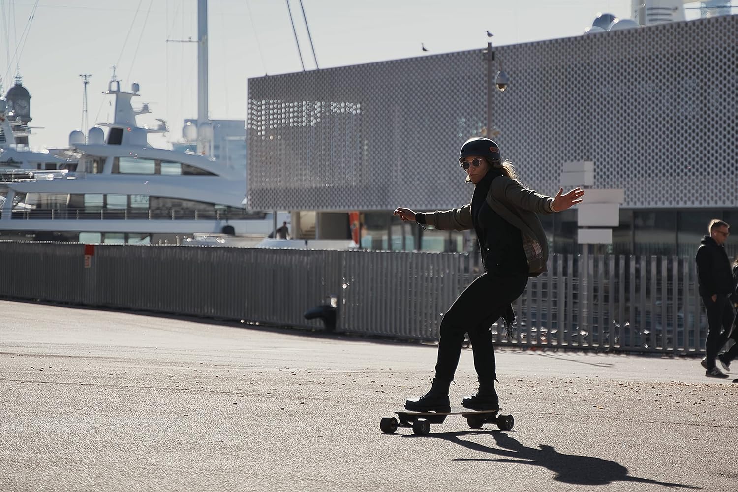 Electric Skateboard with Helmet O692722