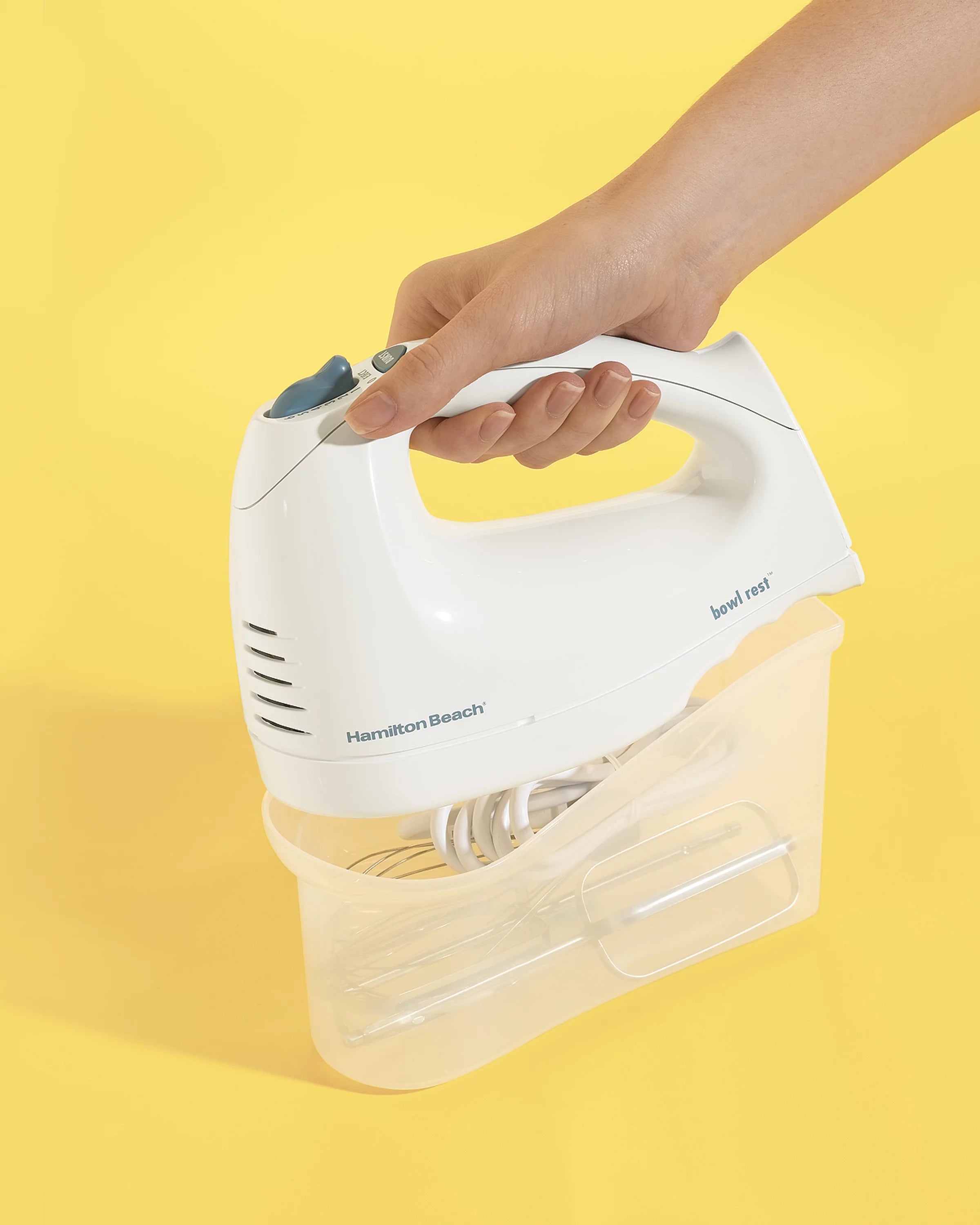 6 Speed Electric Hand Mixer with Whisk and Beaters Z966682