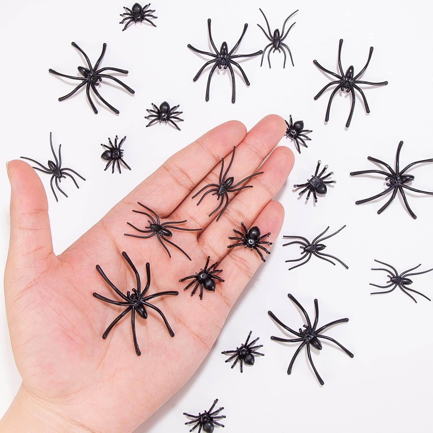 120 Realistic Plastic Spiders for Halloween Party Decor L839